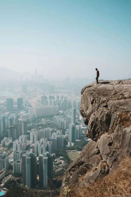 Ville sous une montagne image libre de droit