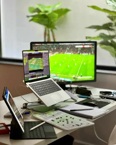 Poste d’analyse tactique et vidéo de football